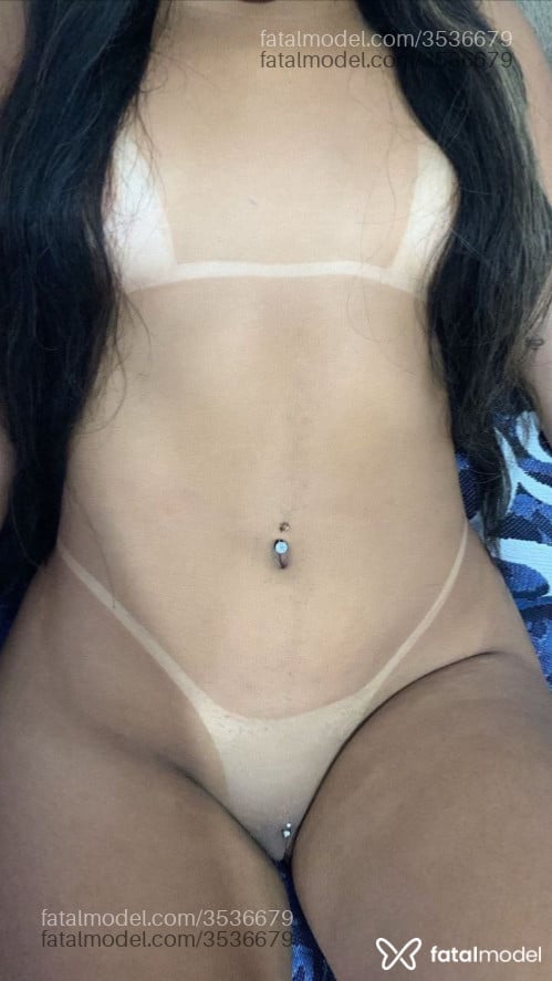 Acompanhante mulher com cabelo castanho de olhos castanhos - Livia