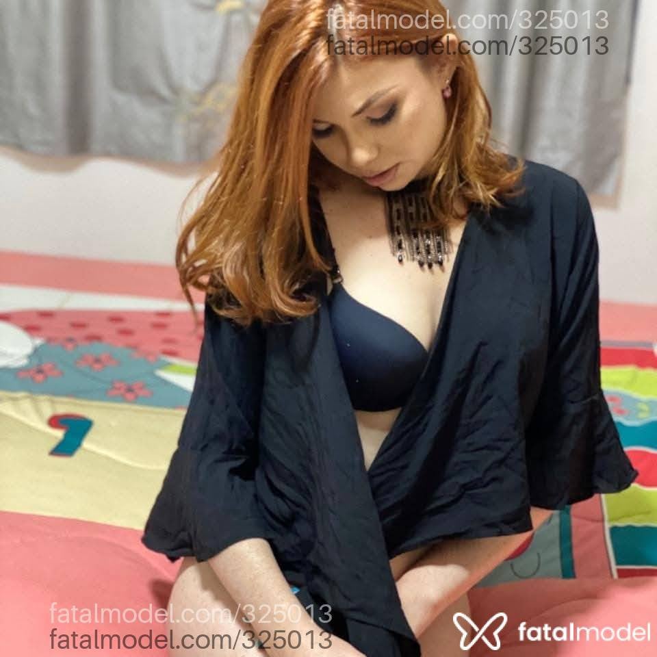 Acompanhante mulher ruiva (o) de olhos pretos - PAOLA