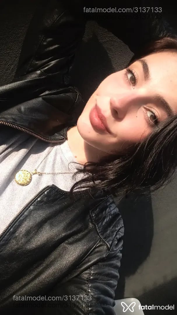Acompanhante mulher morena (o) de olhos mel - Lili