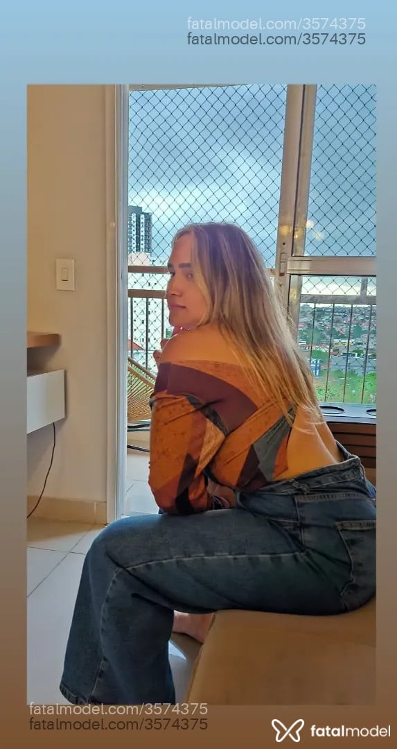 Acompanhante mulher loira (o) de olhos mel - Mykell