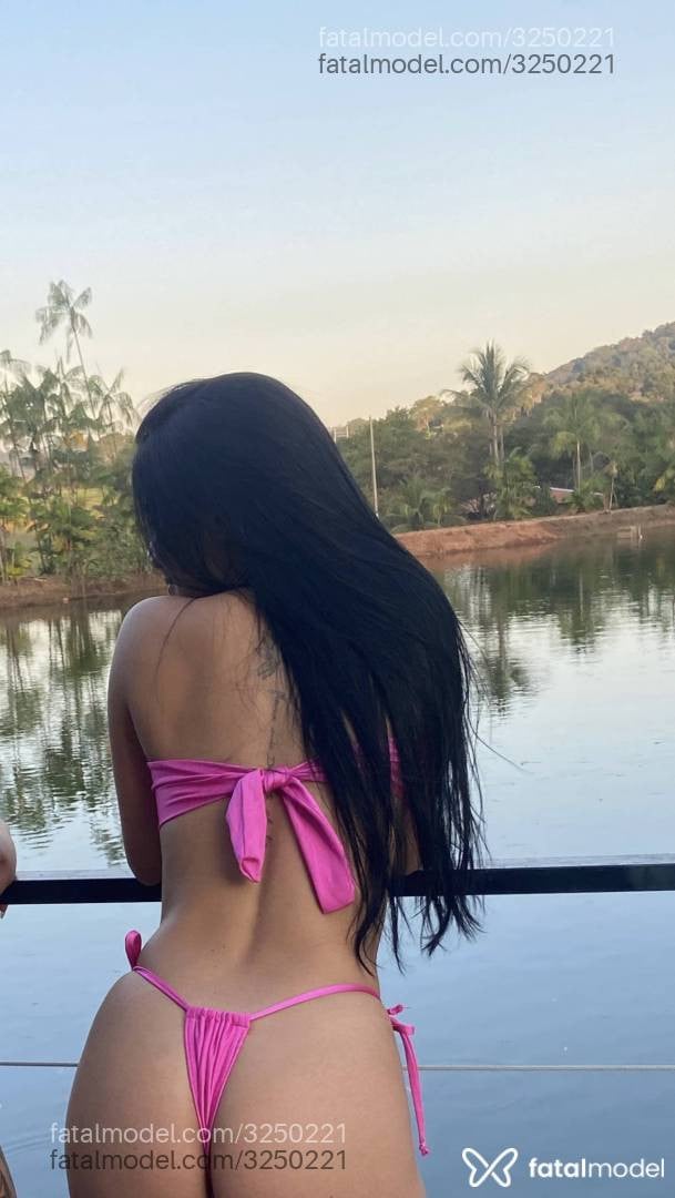 Acompanhante mulher morena (o) de olhos pretos - Julia Acompanhante mulher morena (o) de olhos pretos - Julia