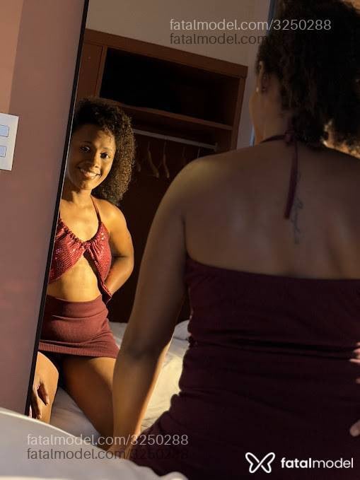 Acompanhante mulher com cabelo castanho de olhos castanhos em Virtual - Bia Morena
