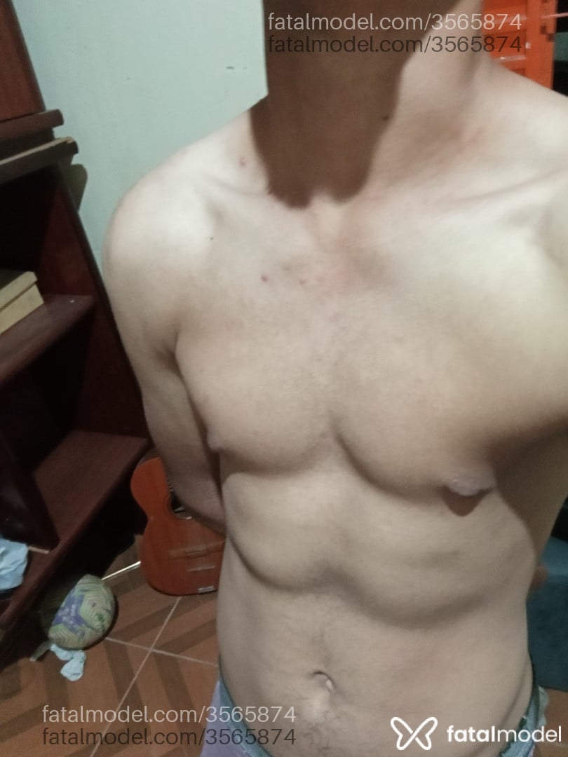 Acompanhante homem morena (o) de olhos castanhos - Wallan