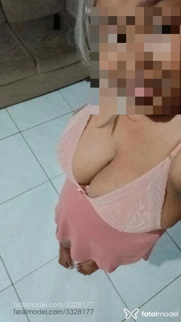 Acompanhante mulher com cabelo castanho de olhos castanhos - Ellis