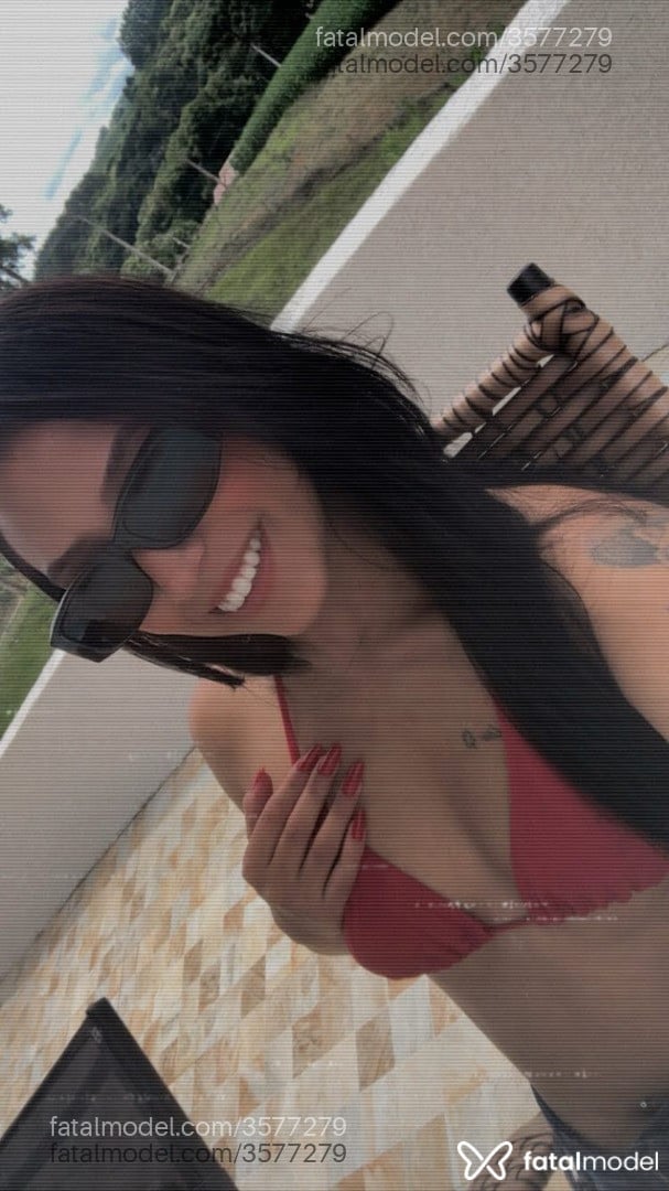 Acompanhante mulher morena (o) de olhos castanhos - Mônica