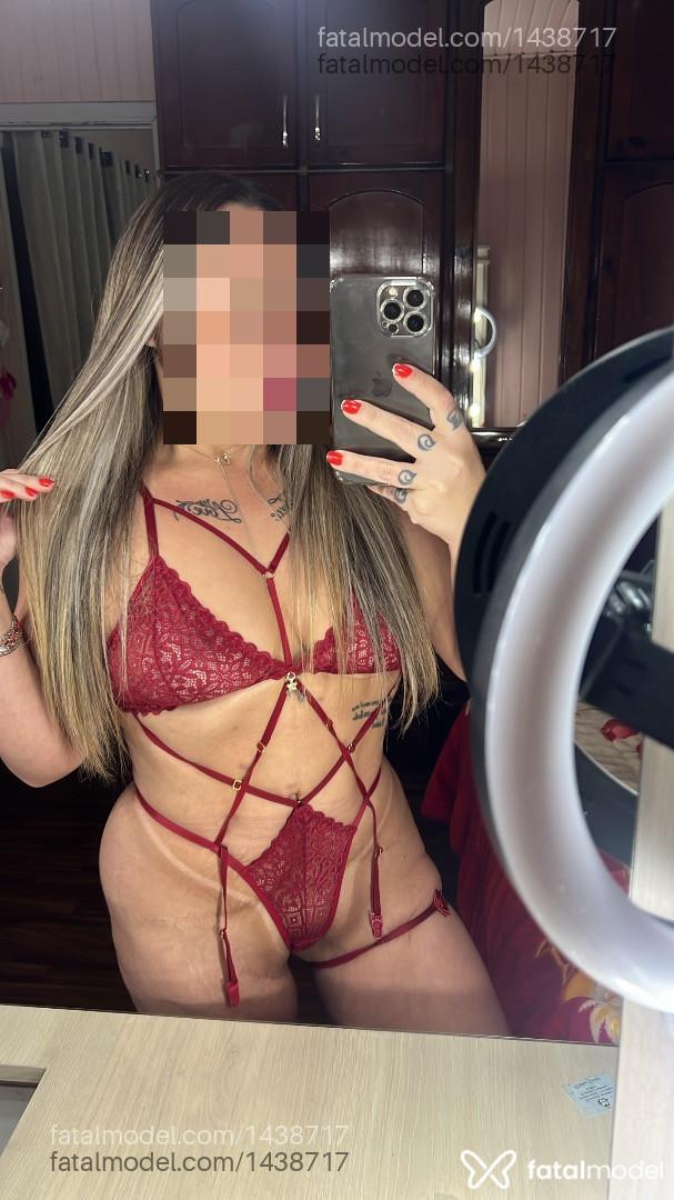 Acompanhante mulher com cabelo castanho de olhos mel - Tami