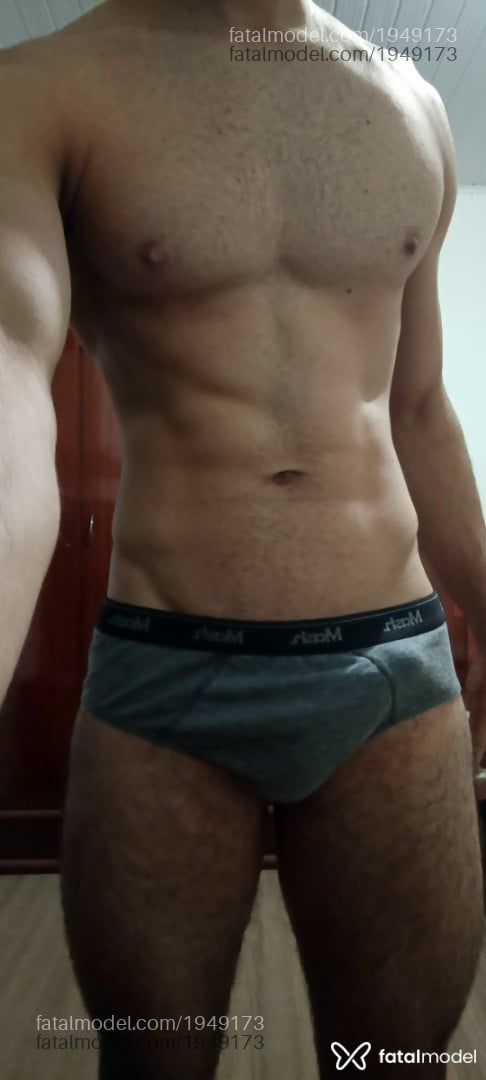 Acompanhante homem morena (o) de olhos castanhos - Vitor