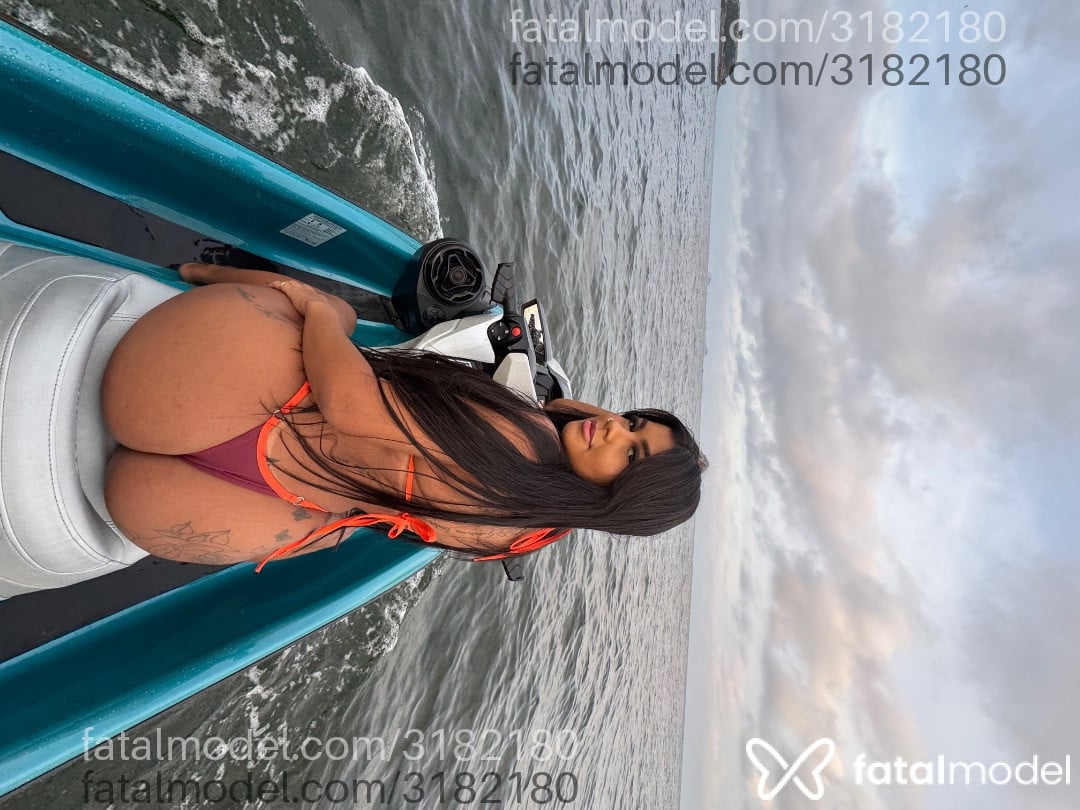 Acompanhante mulher morena (o) de olhos pretos - Esmeralda
