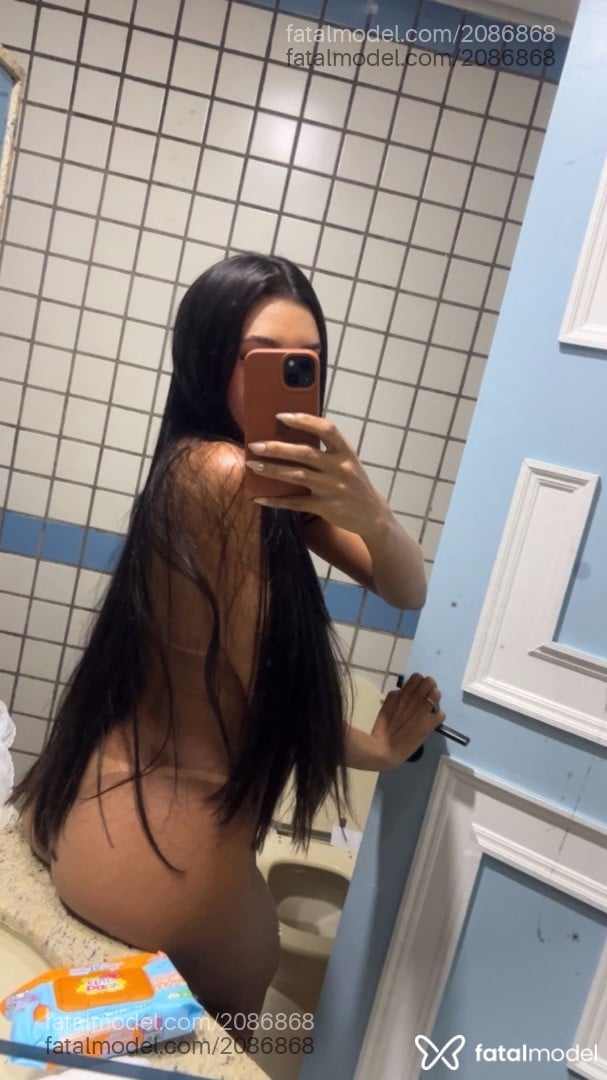 Acompanhante mulher morena (o) de olhos castanhos - Emilly