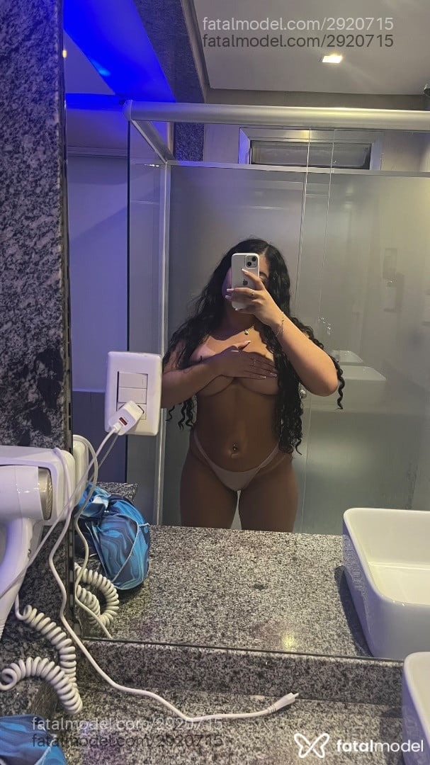 Acompanhante mulher morena (o) de olhos castanhos - Louise
