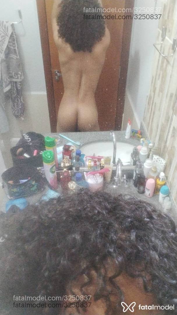 Acompanhante homem com cabelo castanho de olhos castanhos - Bruno