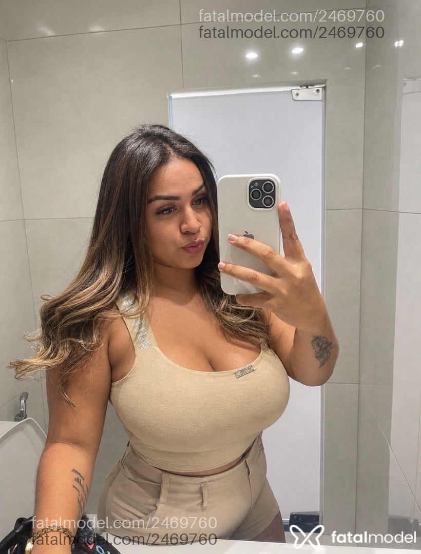 Acompanhante mulher morena (o) de olhos pretos - Fernanda