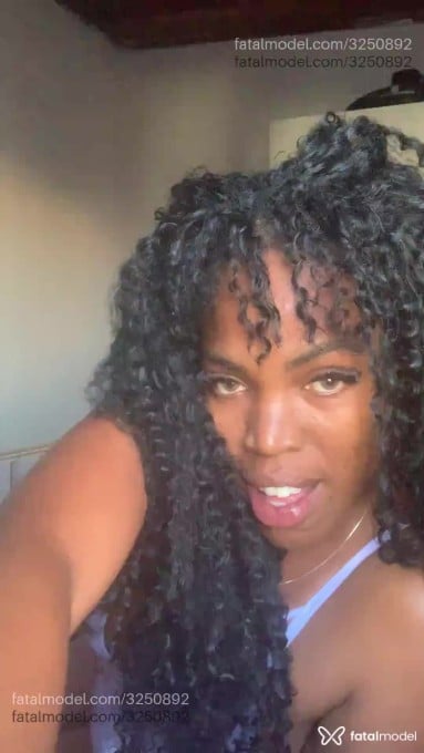 Acompanhante mulher ruiva (o) de olhos mel - Beyonce Acompanhante mulher ruiva (o) de olhos mel - Beyonce