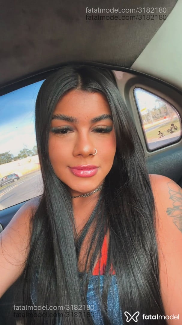 Acompanhante mulher morena (o) de olhos pretos - Esmeralda