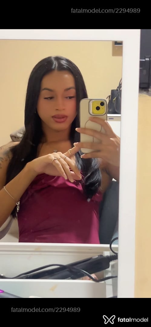 Acompanhante mulher trans morena (o) de olhos castanhos - Muniz