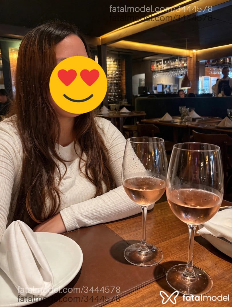 Acompanhante mulher com cabelo castanho de olhos mel - Ana Albuquerque