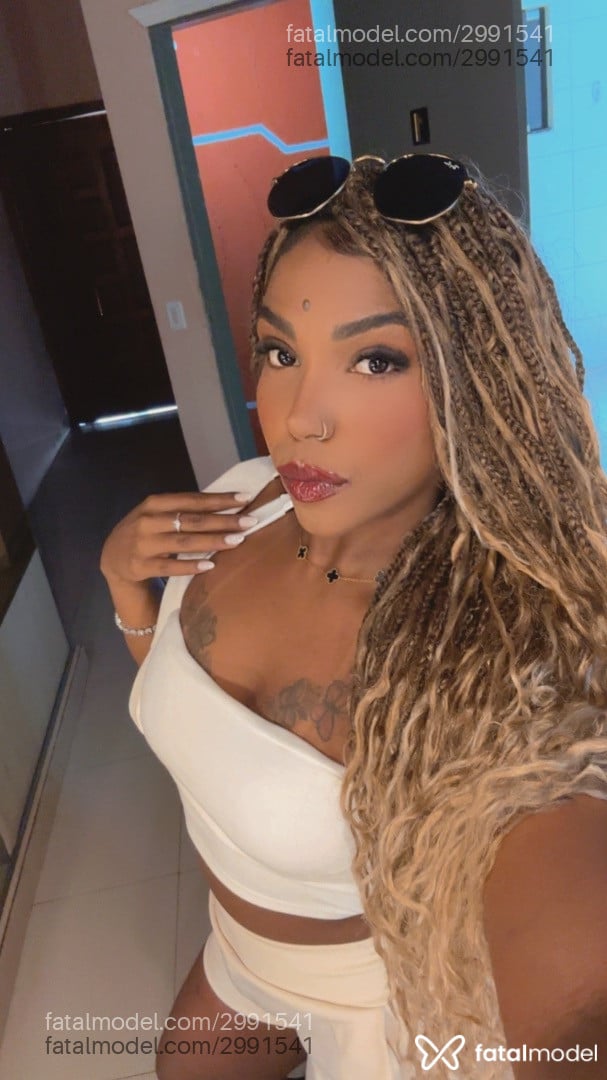 Acompanhante mulher morena (o) de olhos castanhos - Brunna Scarlett