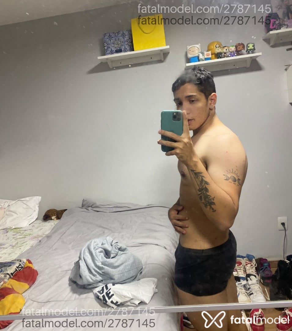 Acompanhante homem com cabelo castanho de olhos castanhos - Backes