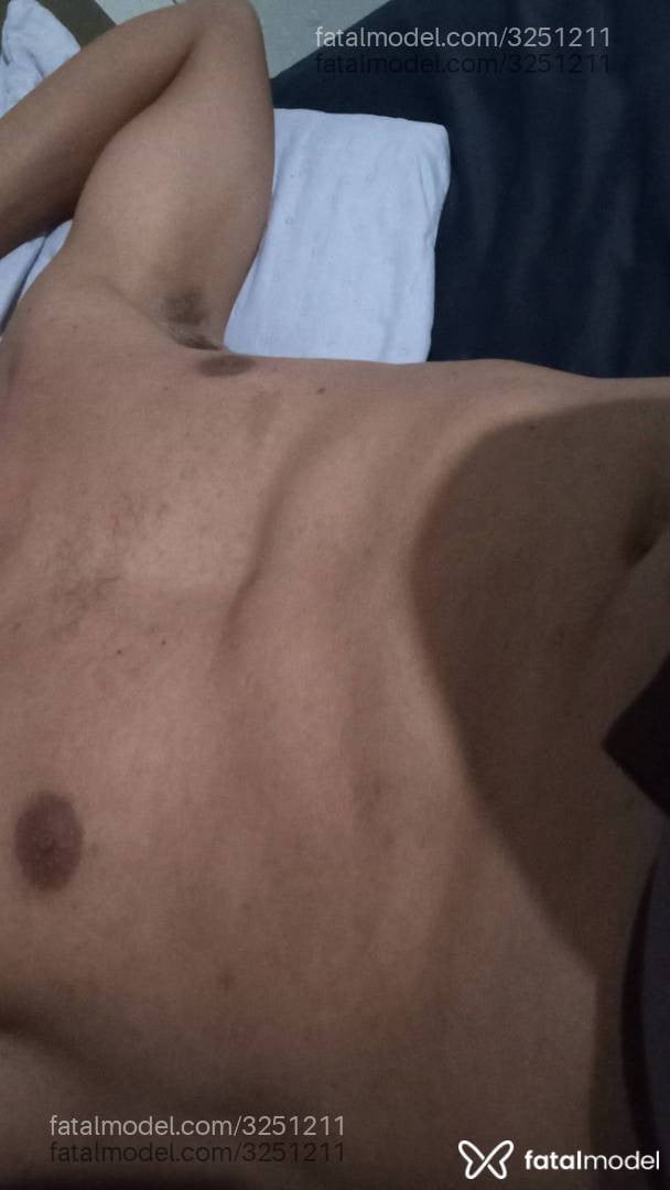 Acompanhante homem morena (o) de olhos castanhos em Goiânia - Monteiro