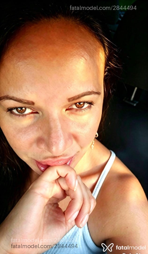 Acompanhante mulher trans morena (o) de olhos pretos - Amanda Morena