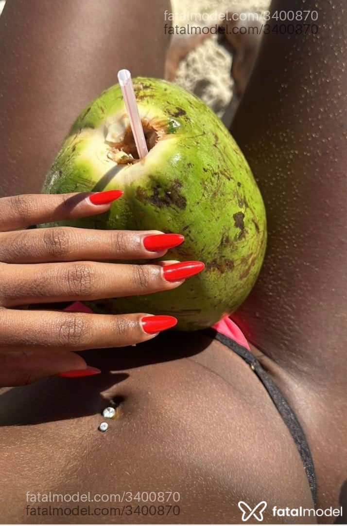 Acompanhante mulher morena (o) de olhos pretos - Ingrid Dantas