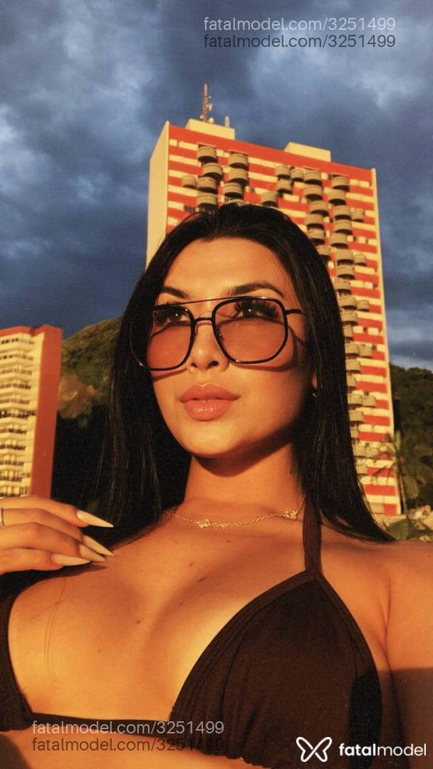 Acompanhante mulher morena (o) de olhos pretos - Bruna