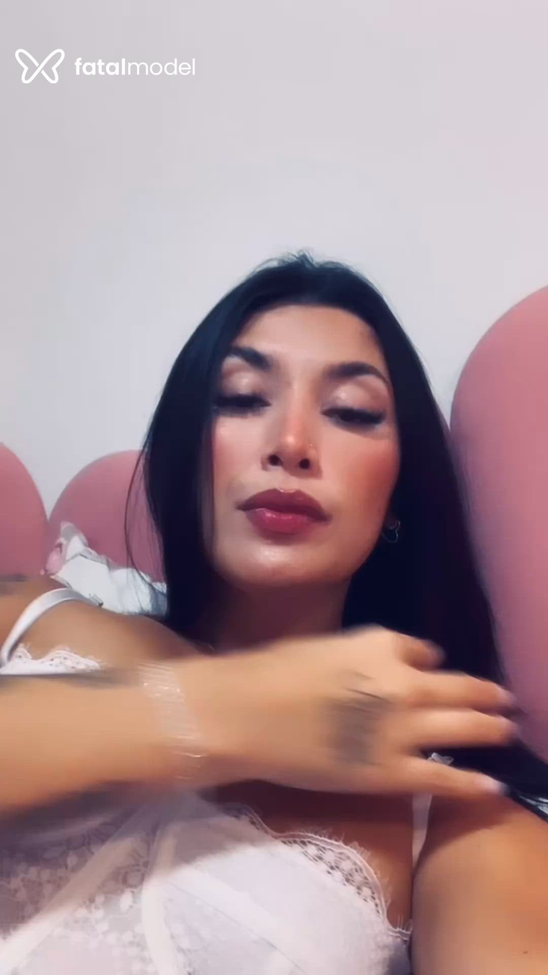 Acompanhante mulher morena (o) de olhos pretos - Bruna Acompanhante mulher morena (o) de olhos pretos - Bruna