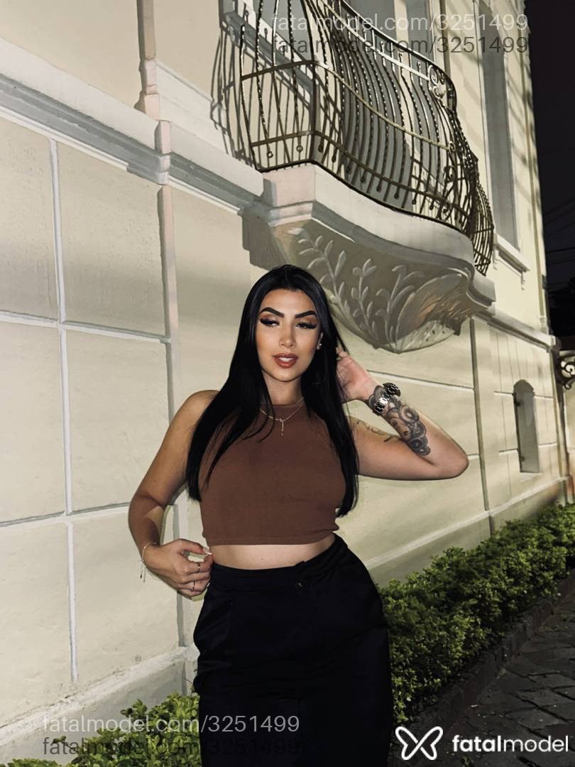 Acompanhante mulher morena (o) de olhos pretos - Bruna