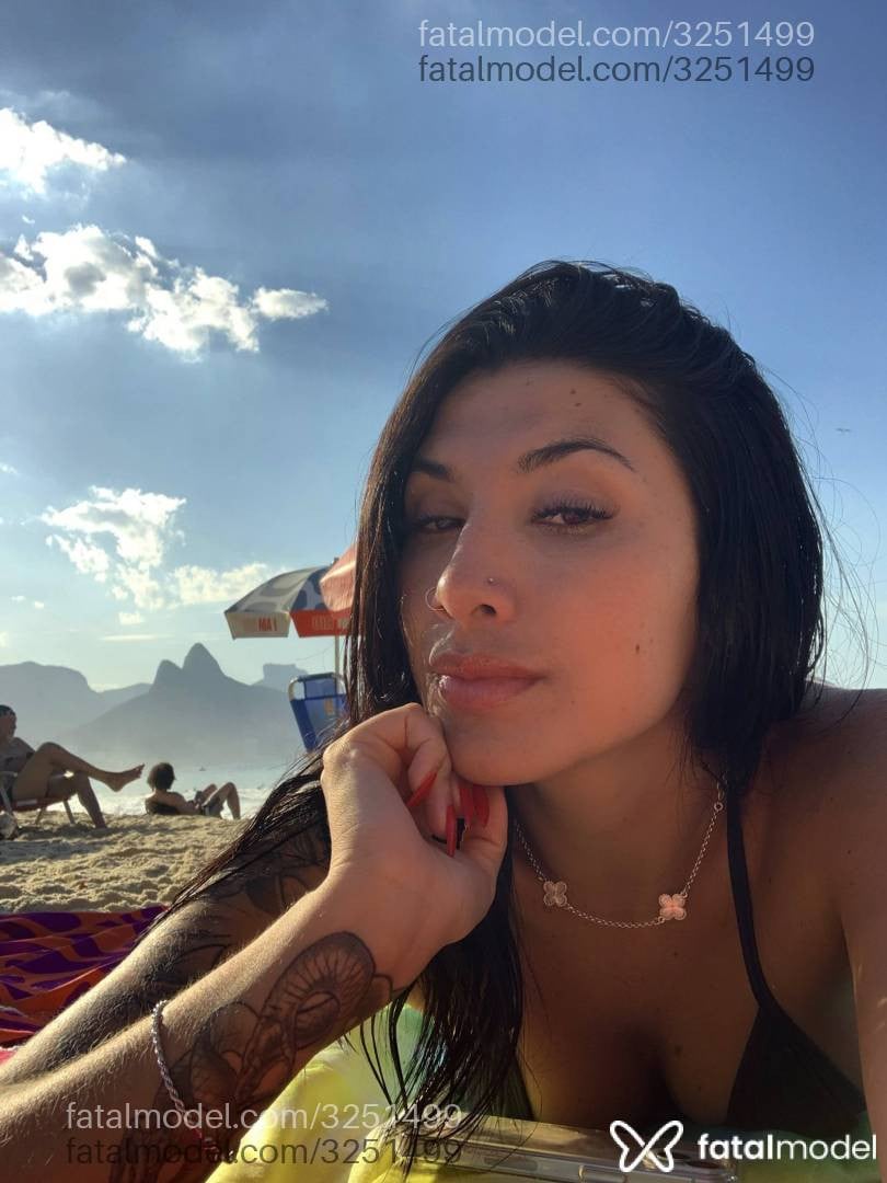 Acompanhante mulher morena (o) de olhos pretos - Bruna