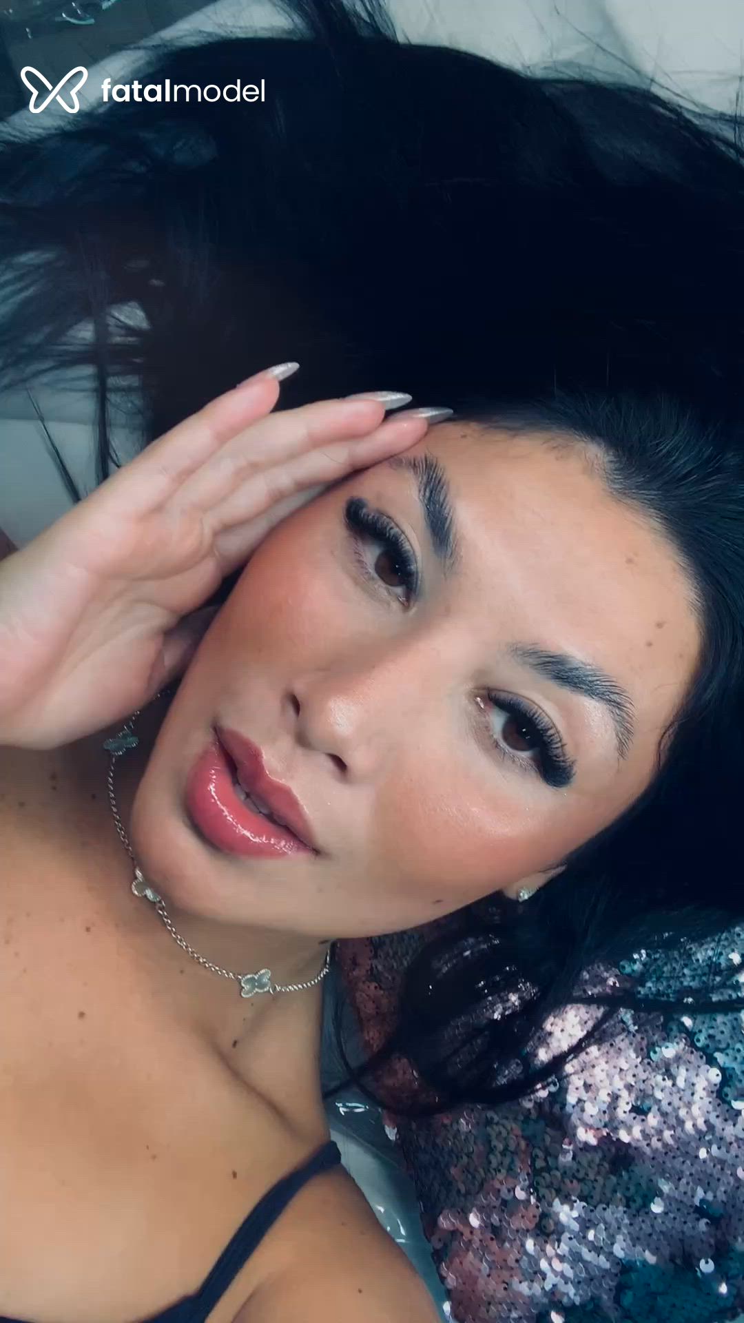 Acompanhante mulher morena (o) de olhos pretos - Lara Acompanhante mulher morena (o) de olhos pretos - Lara