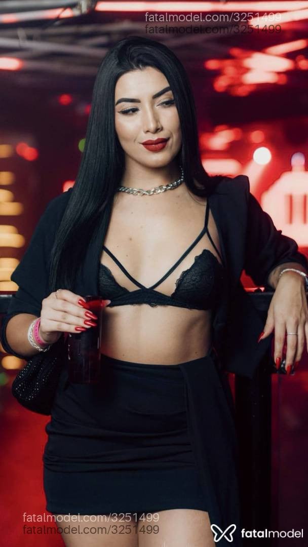 Acompanhante mulher morena (o) de olhos pretos - Bruna