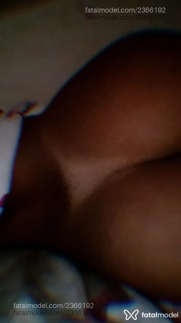 Acompanhante mulher morena (o) de olhos pretos - Suzi