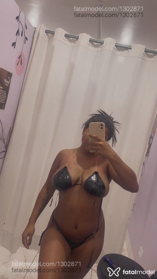 Acompanhante mulher com cabelo castanho de olhos mel - Letícia Camargo
