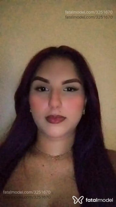 Acompanhante mulher com cabelo colorido de olhos castanhos em Camboriú - Veronica