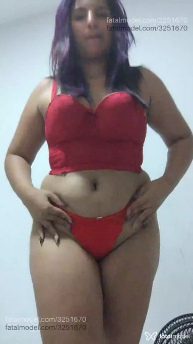 Acompanhante mulher com cabelo colorido de olhos castanhos em Camboriú - Veronica