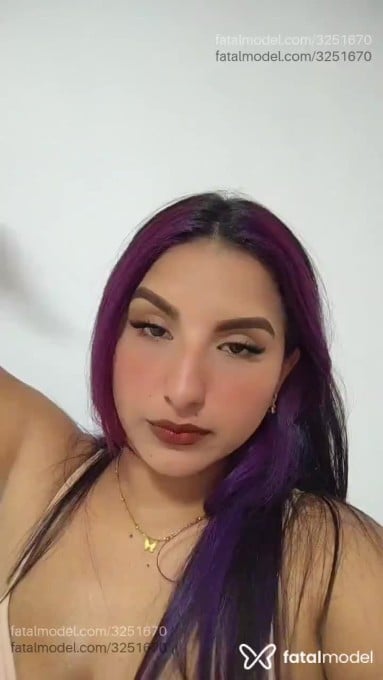 Acompanhante mulher com cabelo colorido de olhos castanhos em Camboriú - Veronica