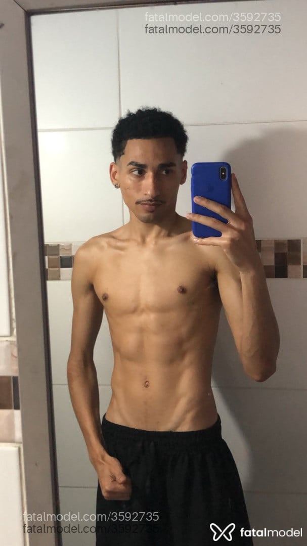 Acompanhante homem com cabelo castanho de olhos castanhos - Icaro Souza