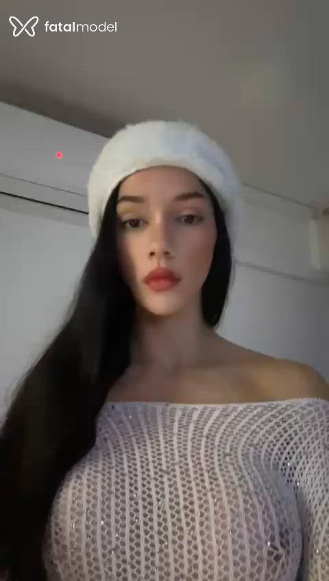Acompanhante mulher trans morena (o) de olhos pretos - Charlotte