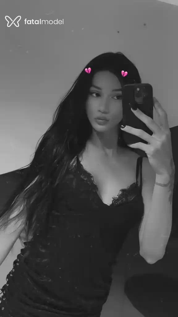 Acompanhante mulher trans morena (o) de olhos pretos - Charlotte
