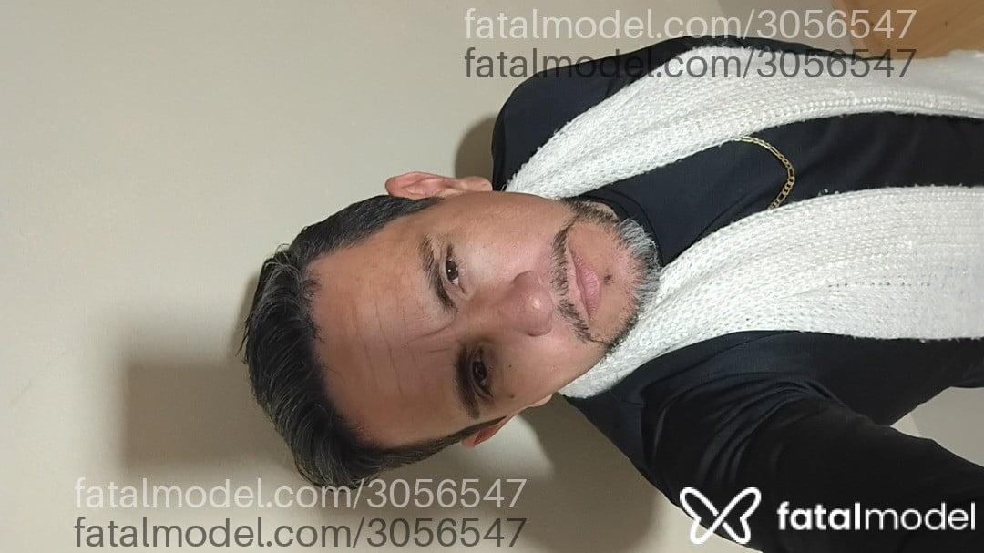 Acompanhante homem com cabelo castanho de olhos castanhos - Nando Reis