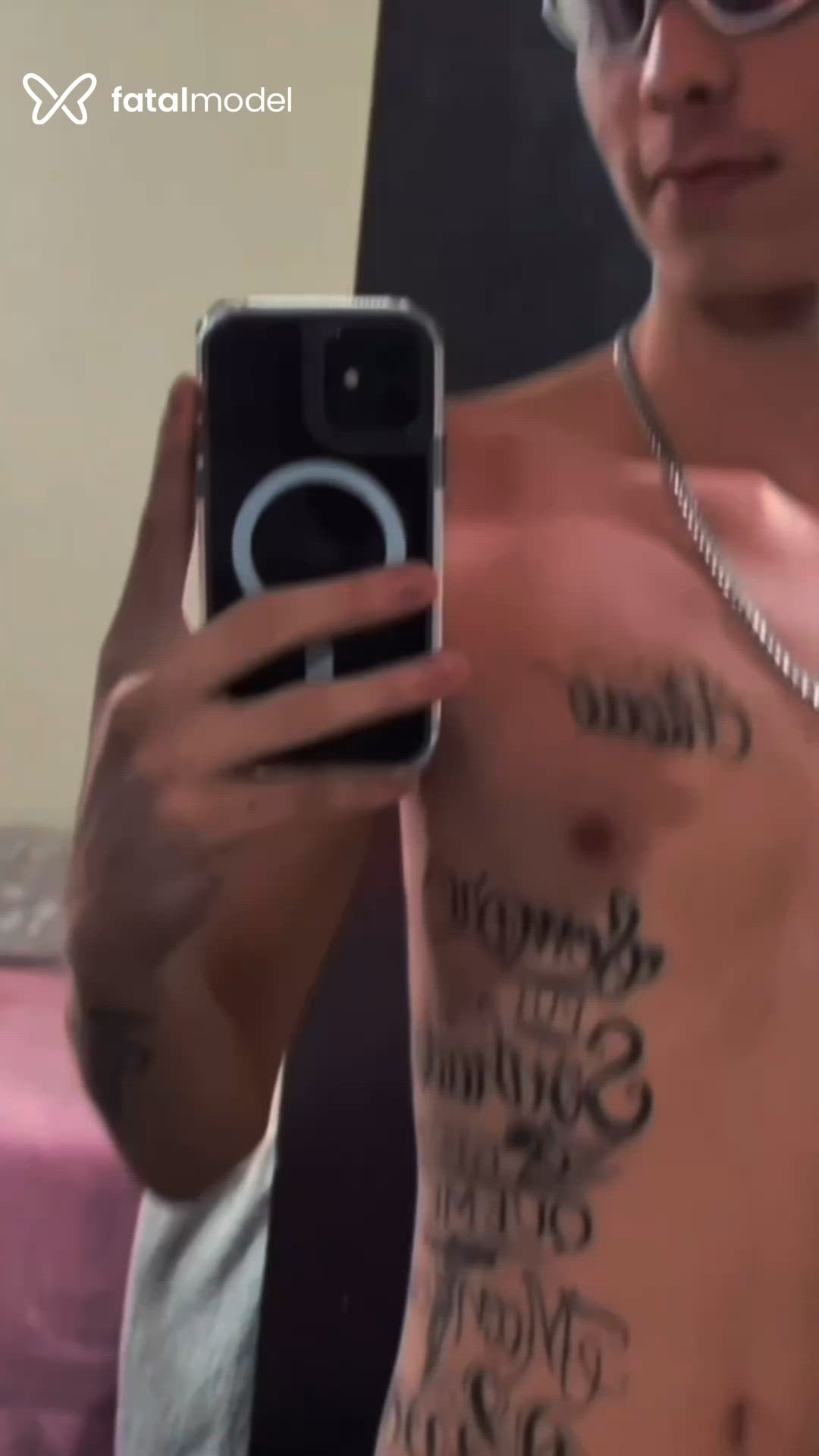 Acompanhante homem com cabelo castanho de olhos mel - Vitor Andrade Acompanhante homem com cabelo castanho de olhos mel - Vitor Andrade