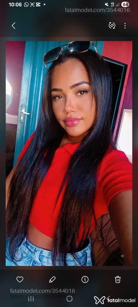 Acompanhante mulher morena (o) de olhos pretos - Kemilly