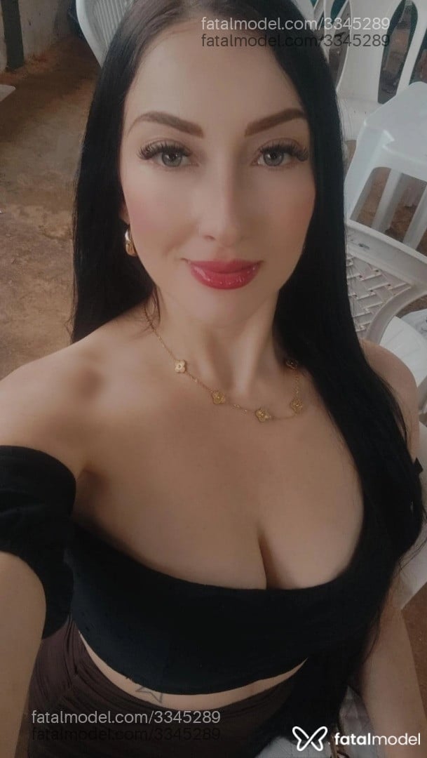 Acompanhante mulher morena (o) de olhos azuis - Paola