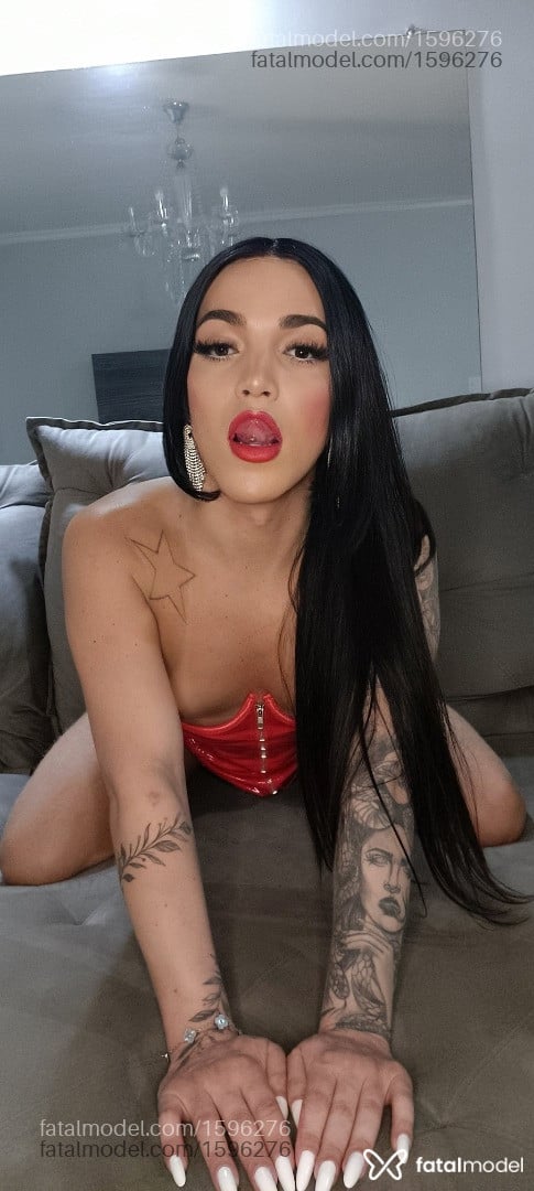Acompanhante mulher trans com cabelo castanho de olhos castanhos - Gabriela Castro