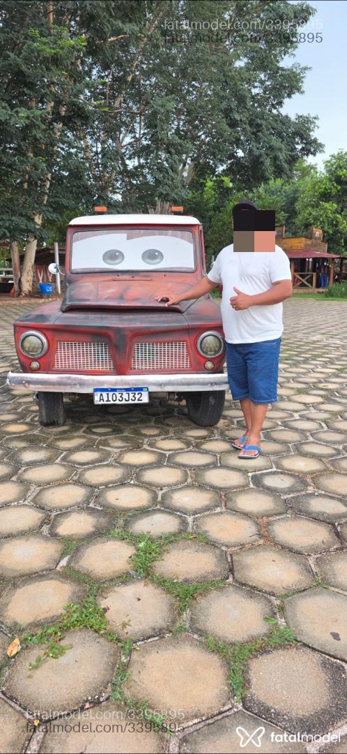 Acompanhante homem com cabelo castanho de olhos castanhos - Pedro