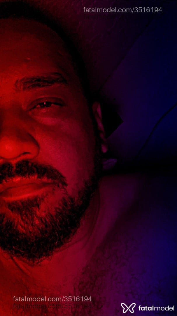 Acompanhante homem morena (o) de olhos castanhos - Morenobg