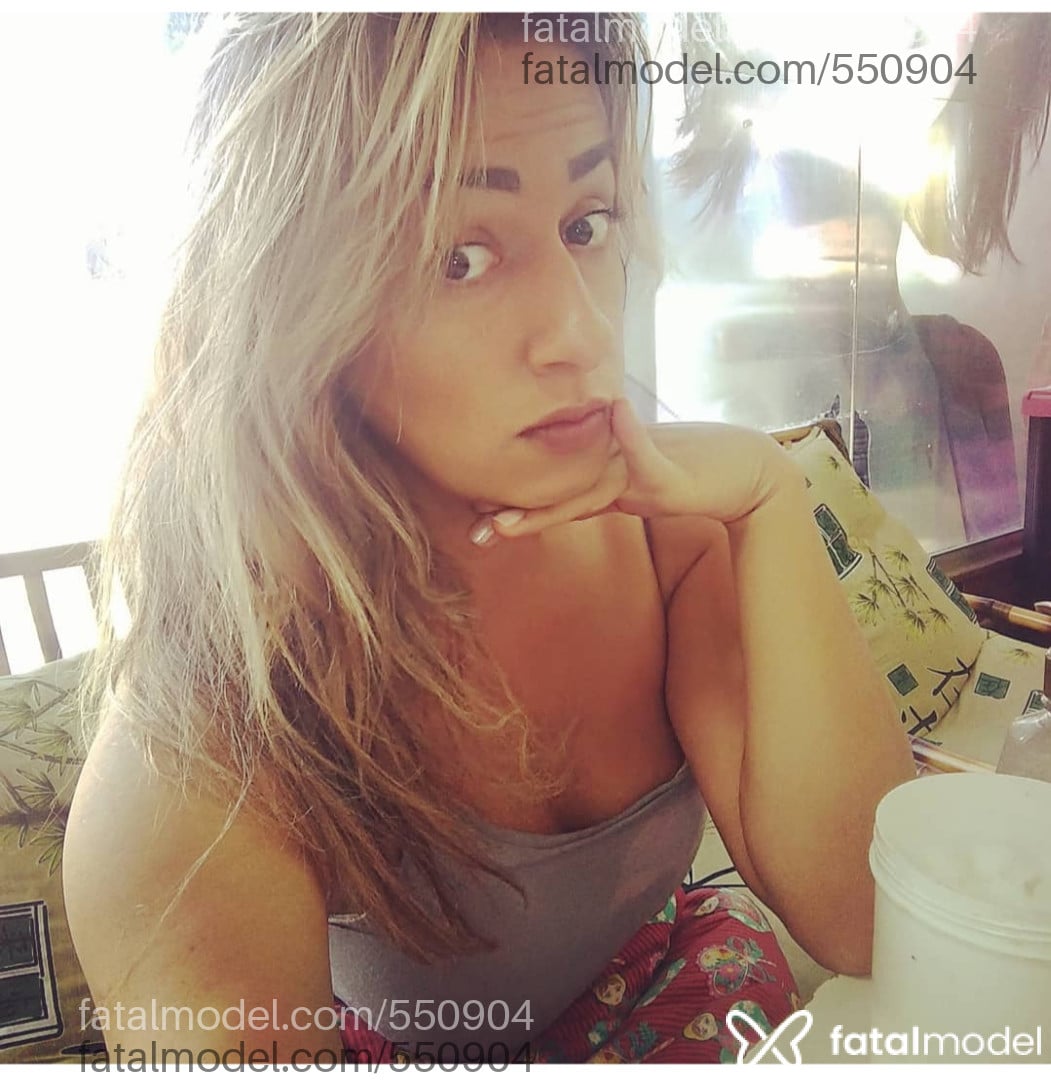 Acompanhante mulher trans loira (o) de olhos mel - Cibele rondy