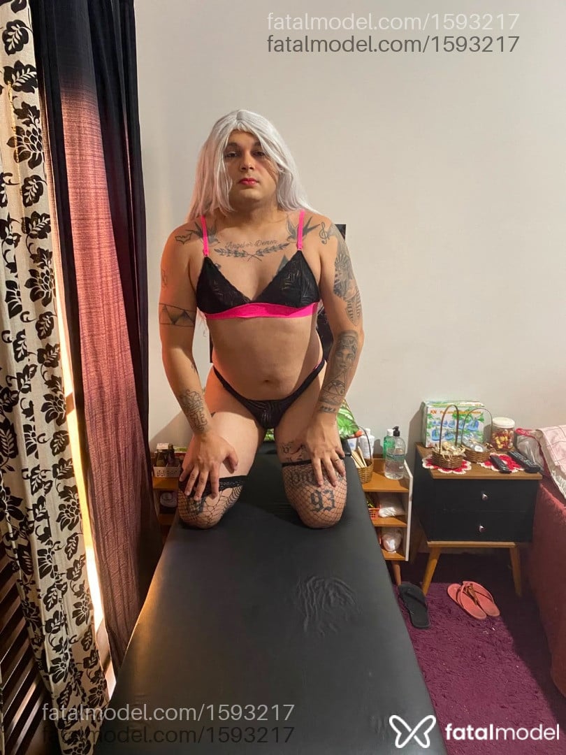 Acompanhante mulher trans ruiva (o) de olhos castanhos - Lorena Karvalho