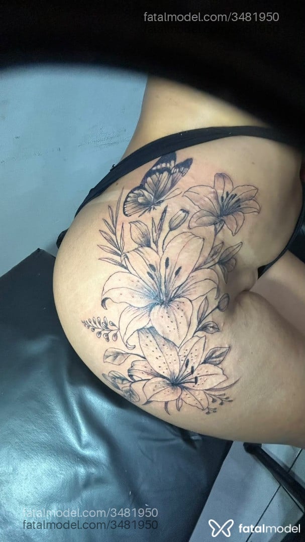 Acompanhante mulher morena (o) de olhos verdes - Soll