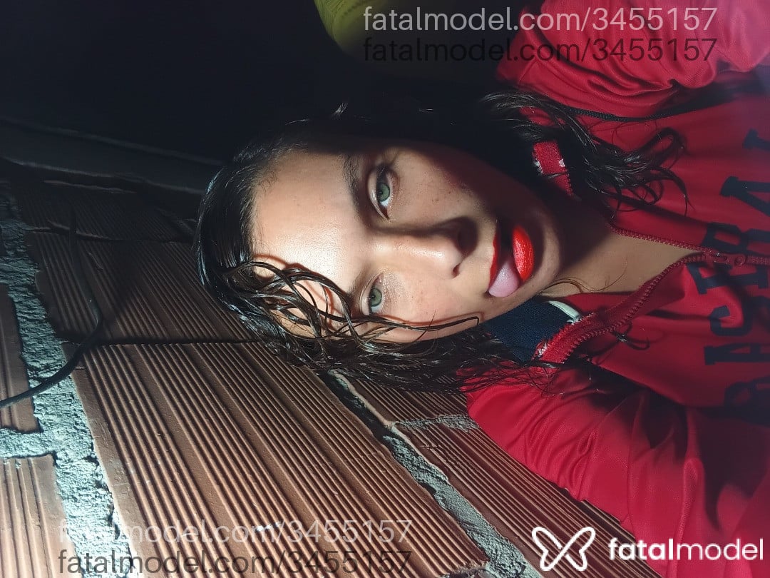 Acompanhante mulher loira (o) de olhos verdes - Jullynha